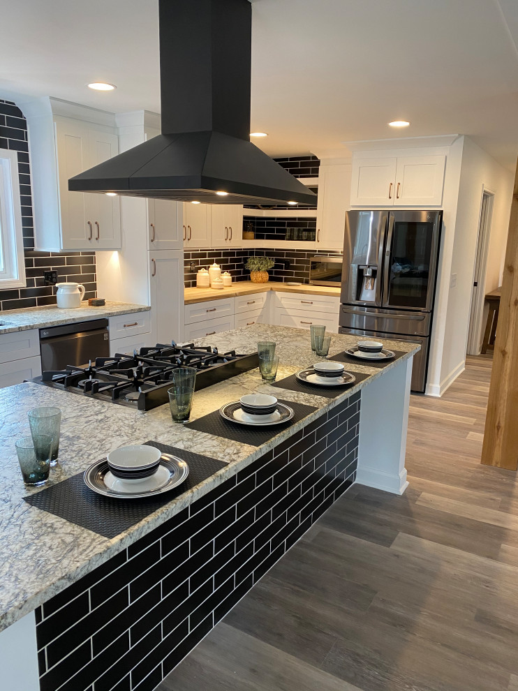 Arts and crafts kitchen photo in Atlanta