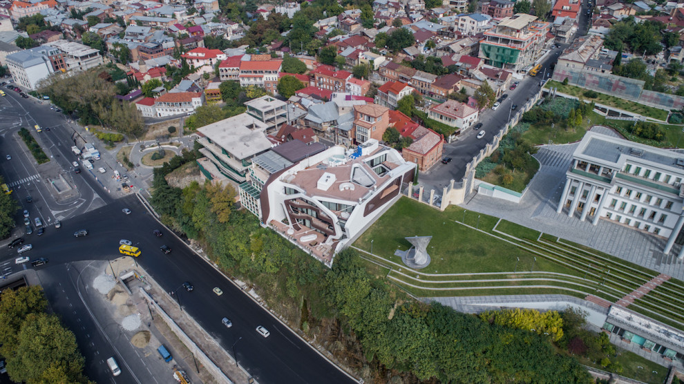 Pipia Panorama residence in Tbilisi / J Mayer H