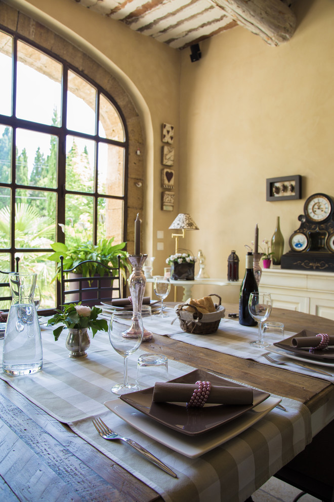 Design ideas for a mediterranean dining room in Marseille.