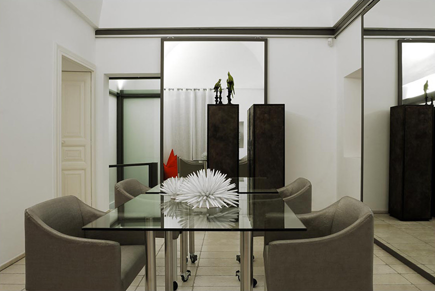Design ideas for a contemporary dining room in Bari.
