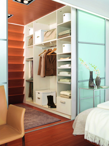 Contemporary storage and wardrobe in Montreal.