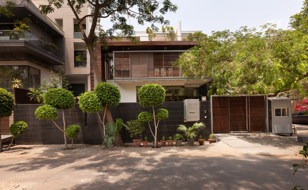 Photo of a contemporary exterior in Delhi.