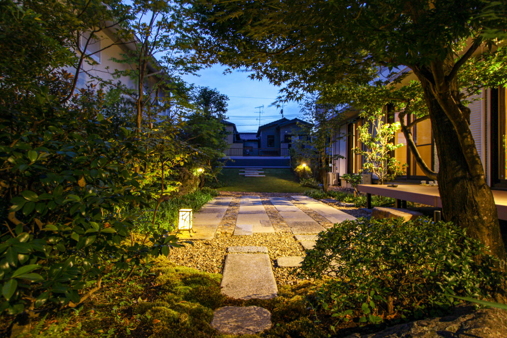 京都にあるアジアンスタイルのおしゃれな庭の写真