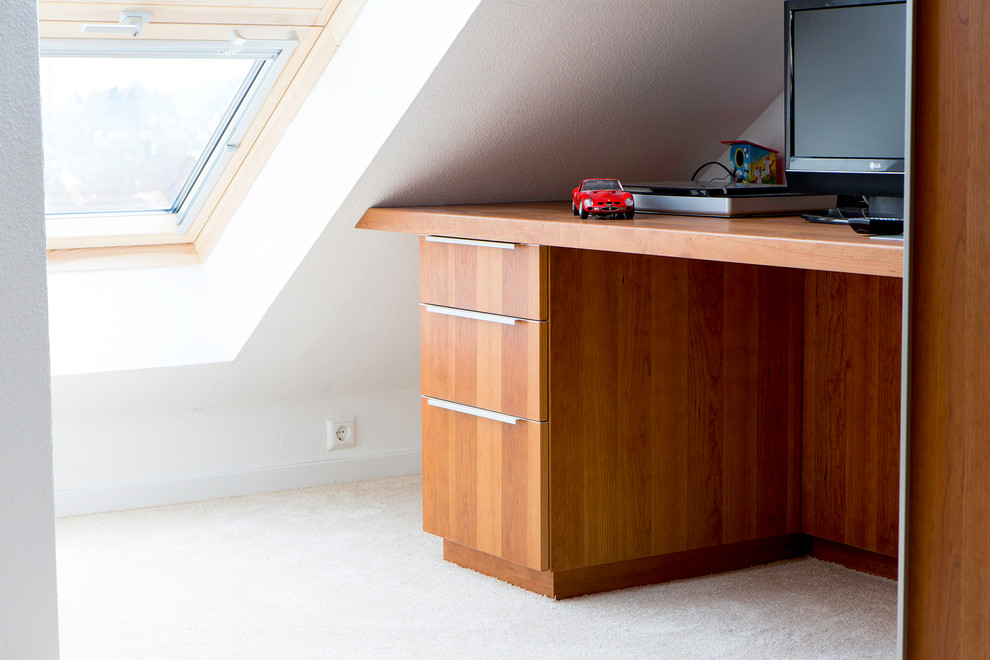 Modernes Arbeitszimmer in Stuttgart