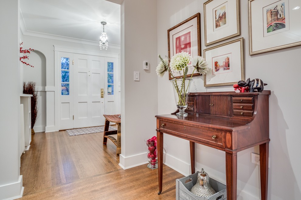 Transitional entryway photo in Vancouver