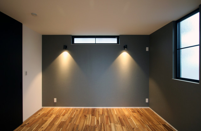 黒の家 moderno-dormitorio