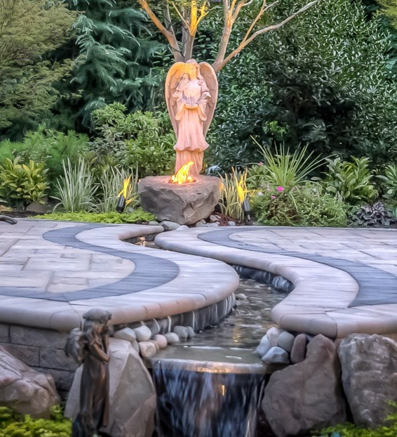 Photo of a transitional landscaping in Baltimore.