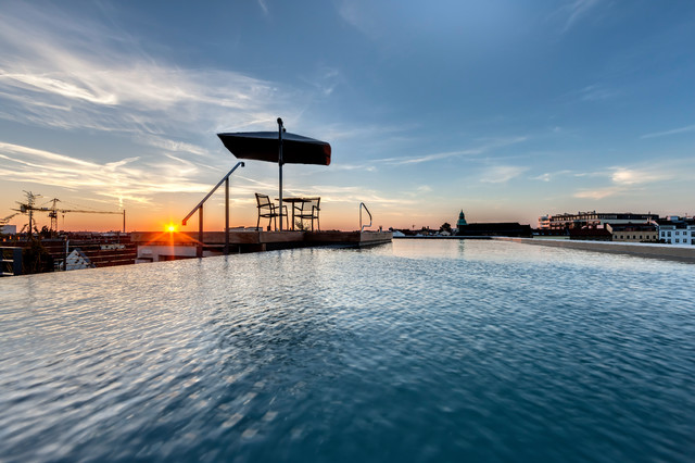 BERLINER SKYLINE pool