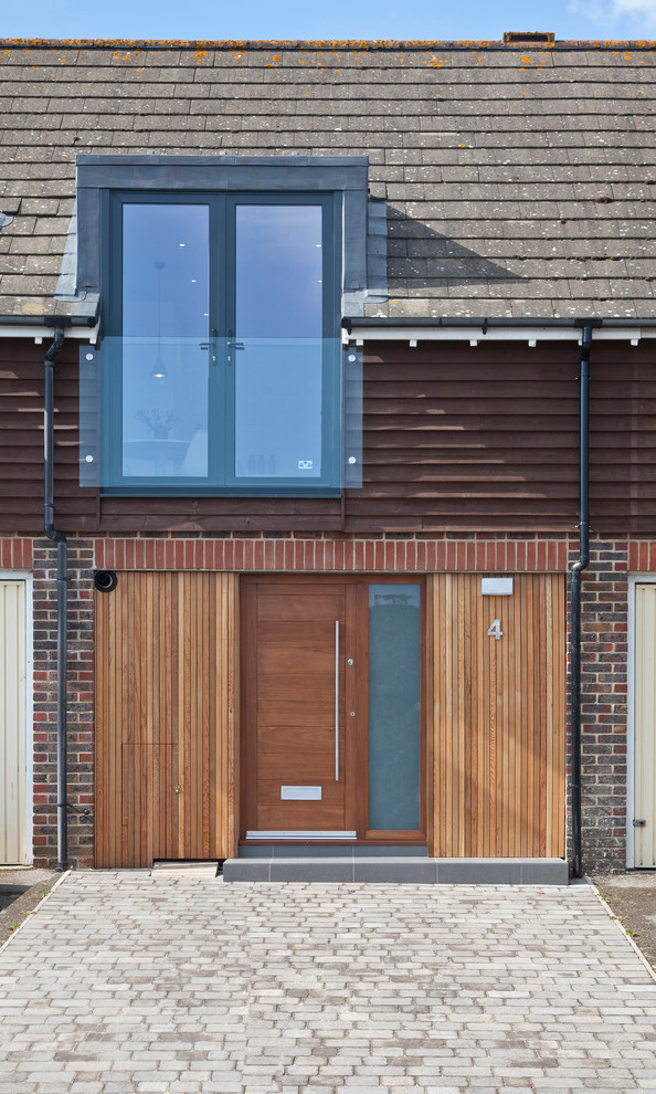 Design ideas for a contemporary exterior in Hampshire.