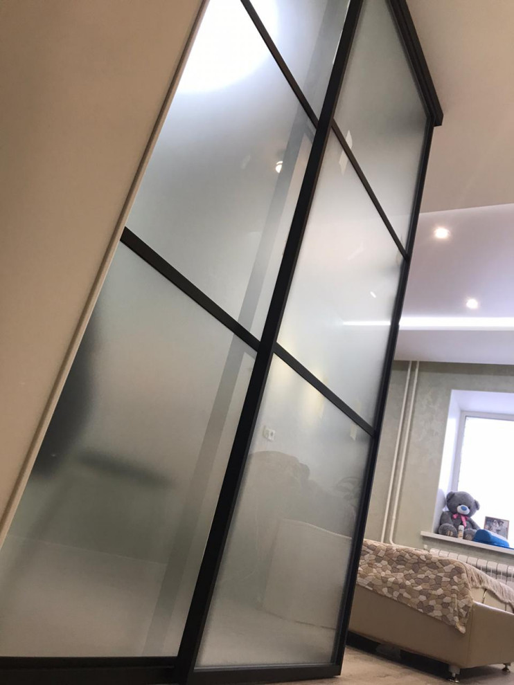 Стеклянные двери и перегородки