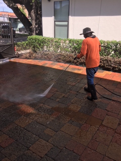 Pressure Wash 3500sf Common Areas - Pavers & Concrete