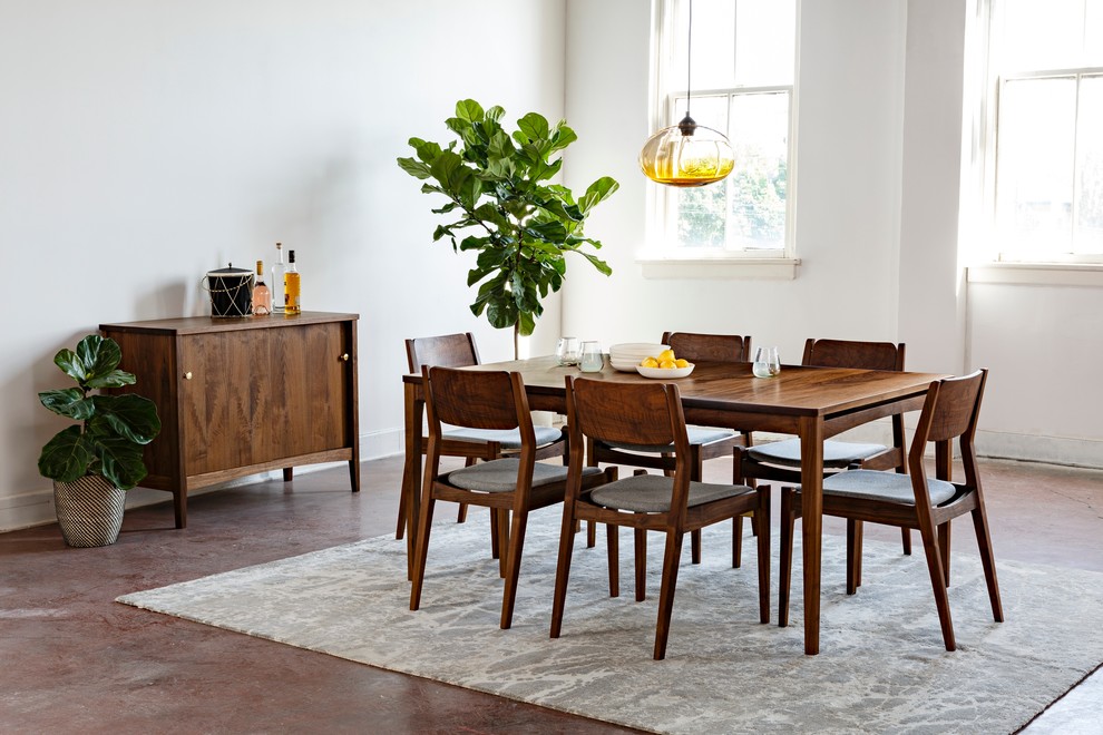 Dining room photo in Portland