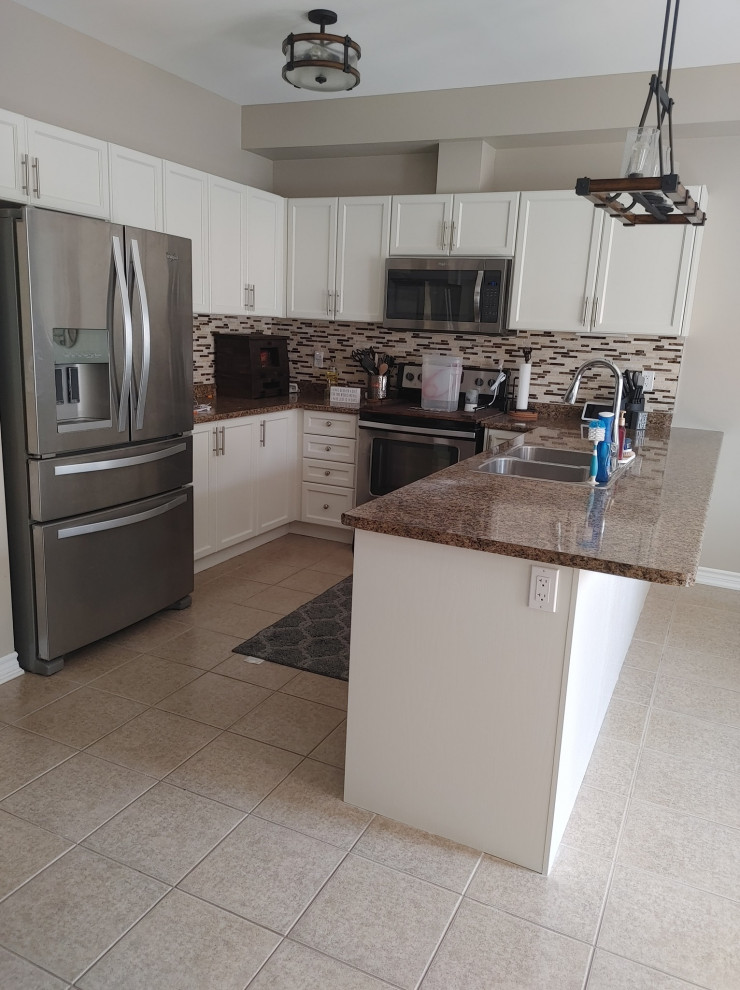 Example of a mountain style kitchen design in Toronto
