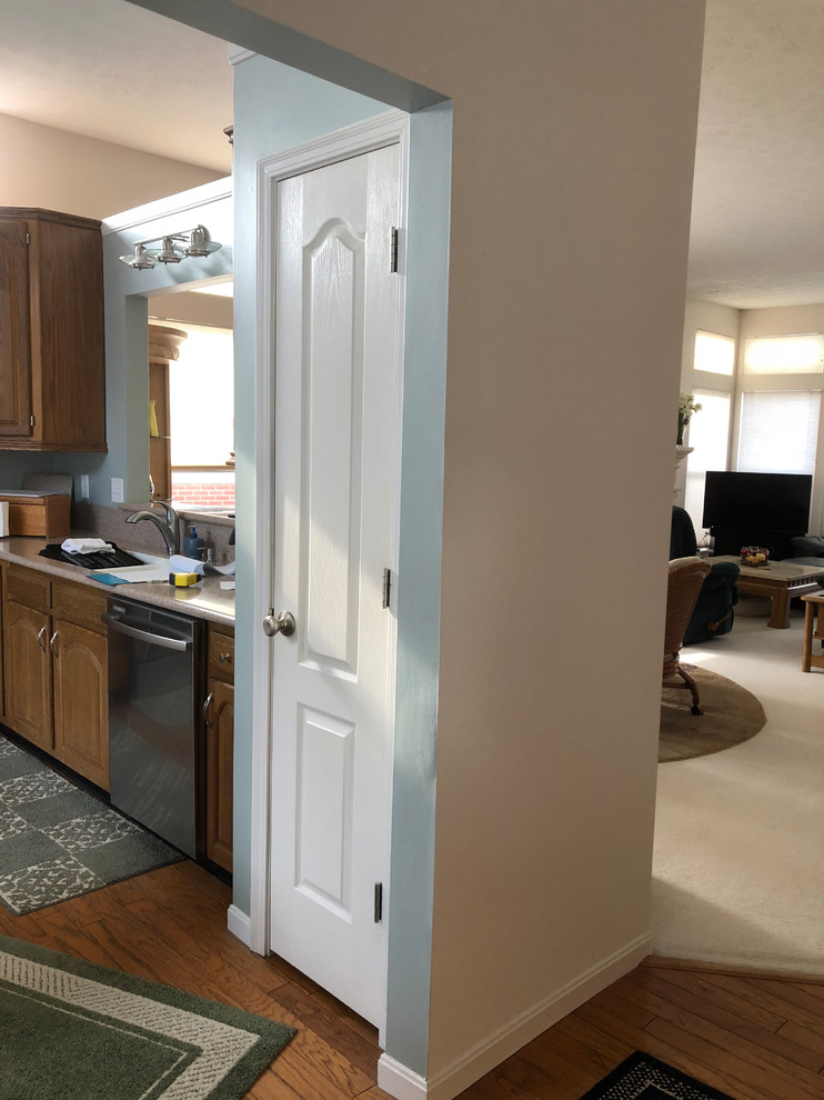 Inspiration for a transitional home design remodel in Cincinnati