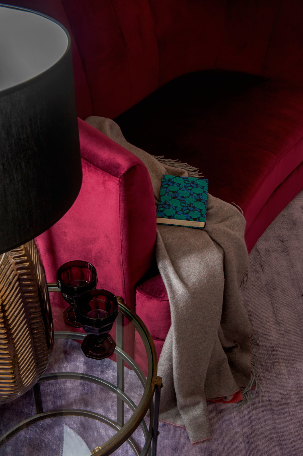 Квартира в доме по проекту архитектора Жолтовского.