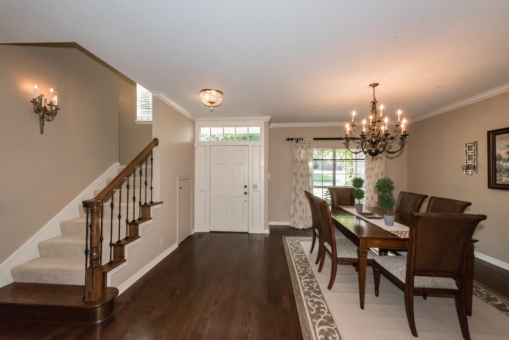 Entryway - transitional entryway idea