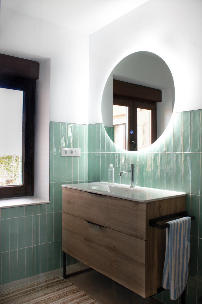 Entre lo rústico y lo actual: transformación de baños en Cantabria