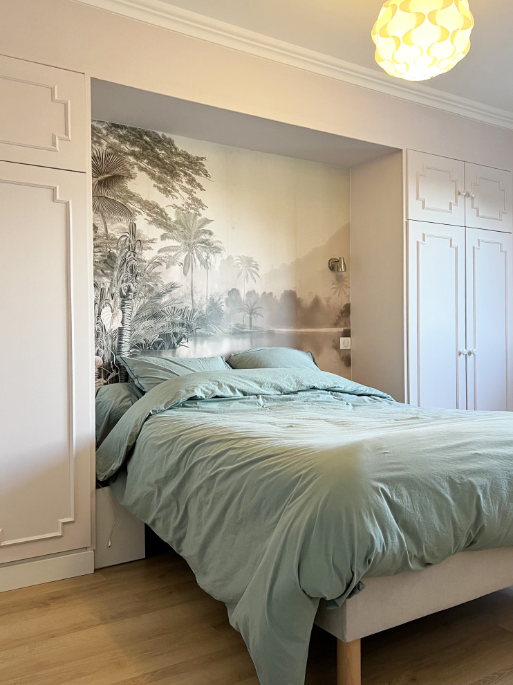 Design ideas for a contemporary bedroom in Lille.