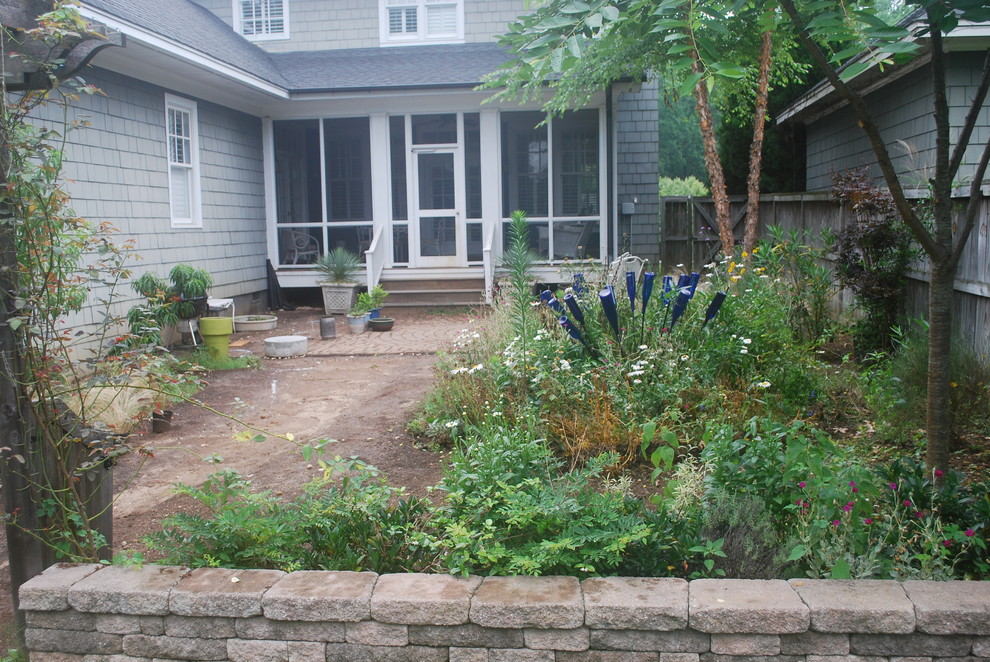 Contemporary Farmhouse Courtyard Garden