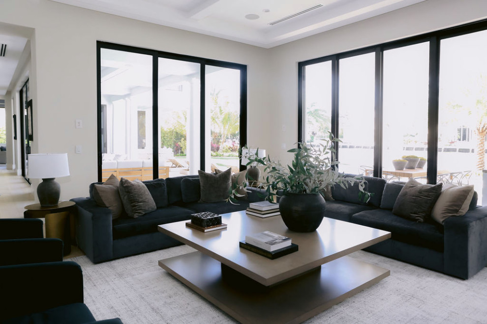 Example of a transitional home design design in Miami