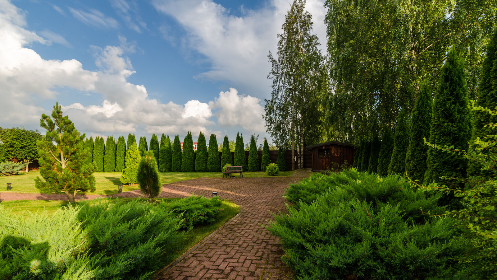 ОЧЕНЬ БОЛЬШОЙ- ШИКАРНЫЙ КОТТЕДЖ! В живописном месте, на берегу реки!