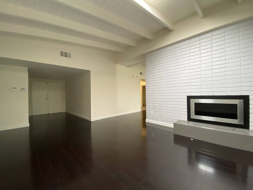 Staging Woodland Hills