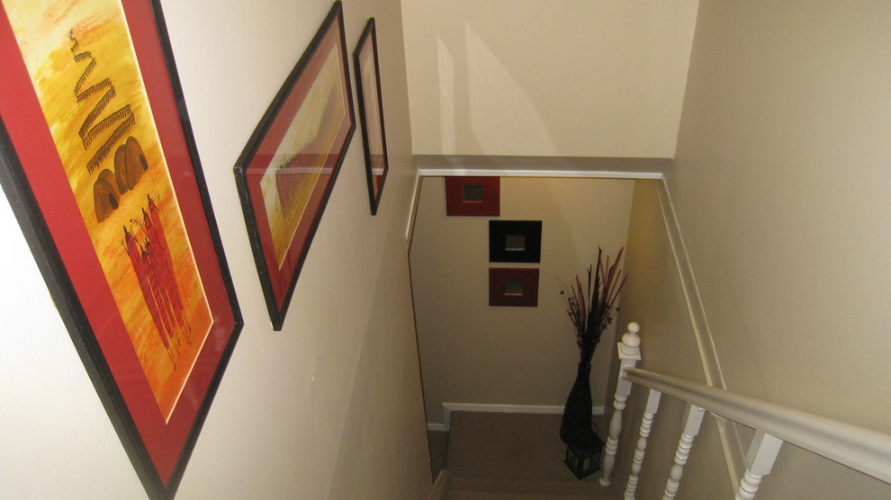 Photo of a small traditional carpeted l-shaped staircase in Austin with carpet risers.
