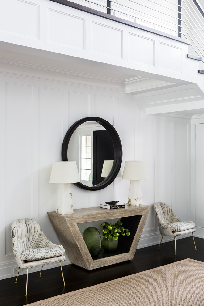 Example of a transitional entryway design in New York