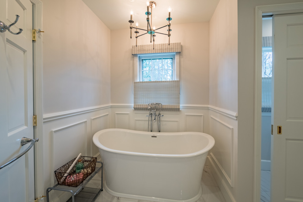 Example of a transitional home design design in Raleigh