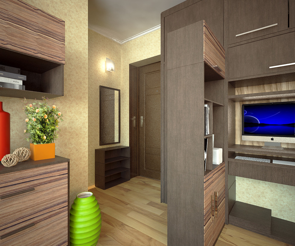 прихожая, выгороженная шкафами, справа рабочая зона