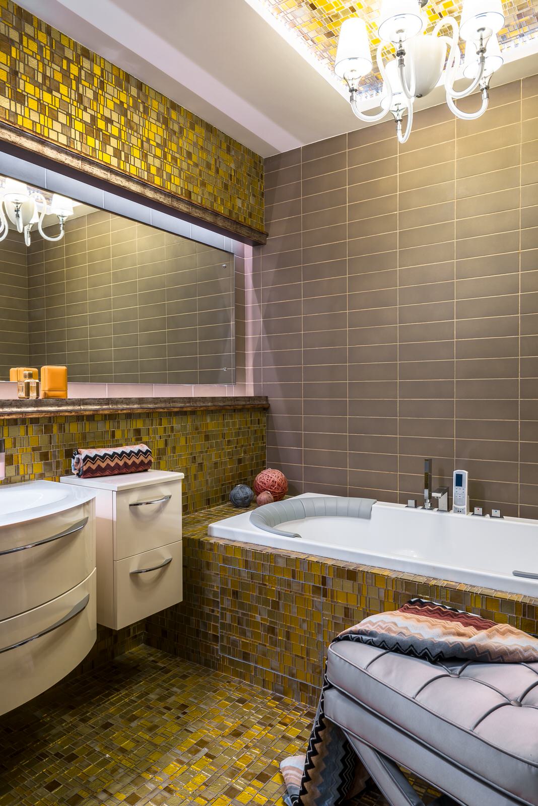 Художественная сборка панно из мозаики