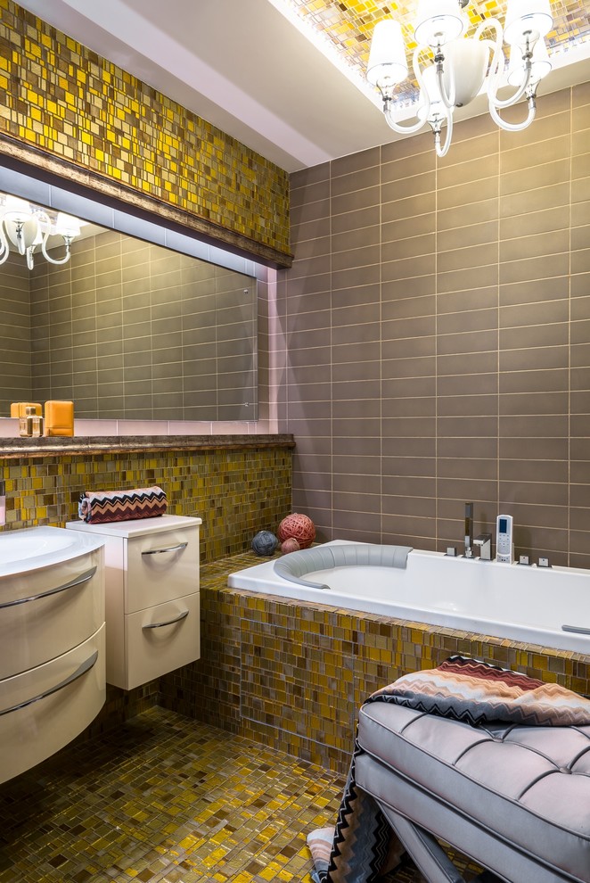 Художественная сборка панно из мозаики