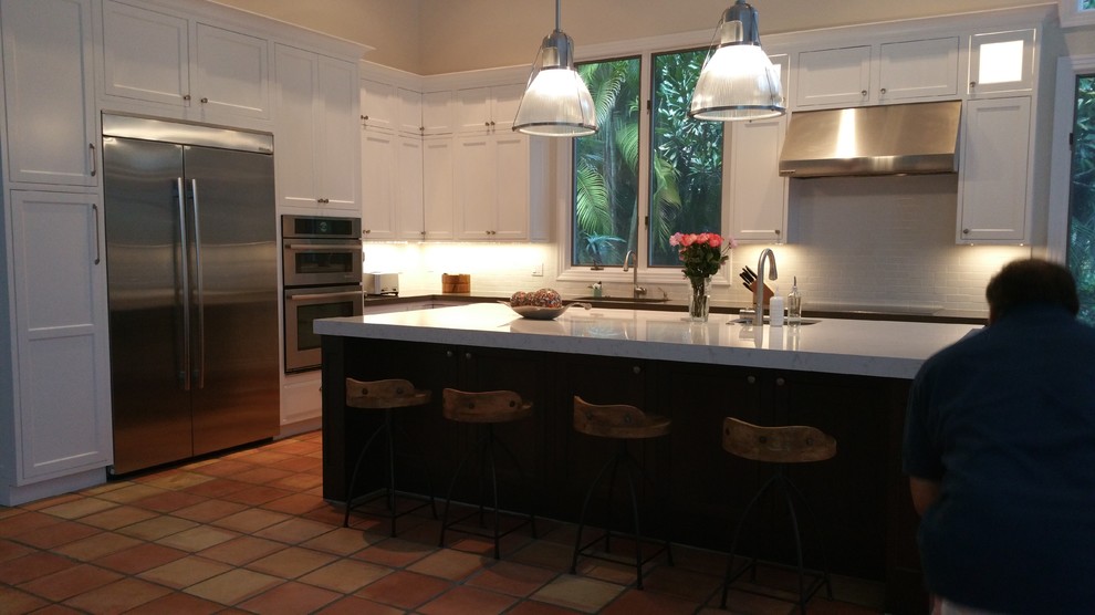 Kitchen - transitional kitchen idea in Miami