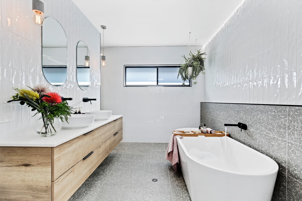 Photo of a contemporary bathroom in Sunshine Coast.