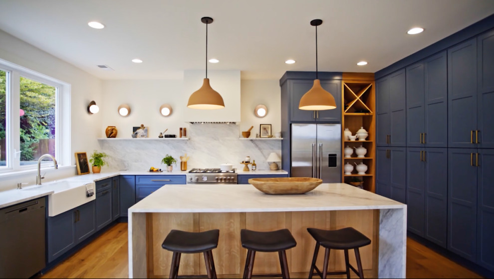 Transitional kitchen photo in Seattle
