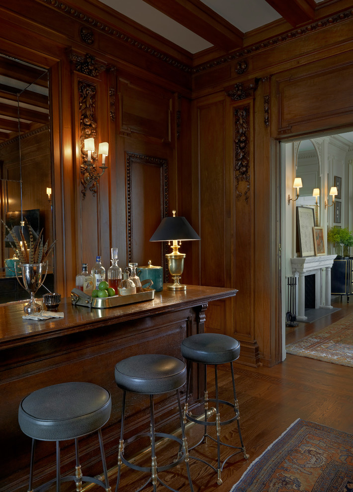 Design ideas for a large traditional home bar in Chicago.