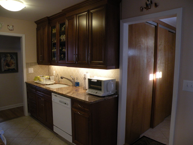Galley Kitchen klassisch-modern-kueche