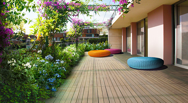 This is an example of a contemporary deck in Milan.