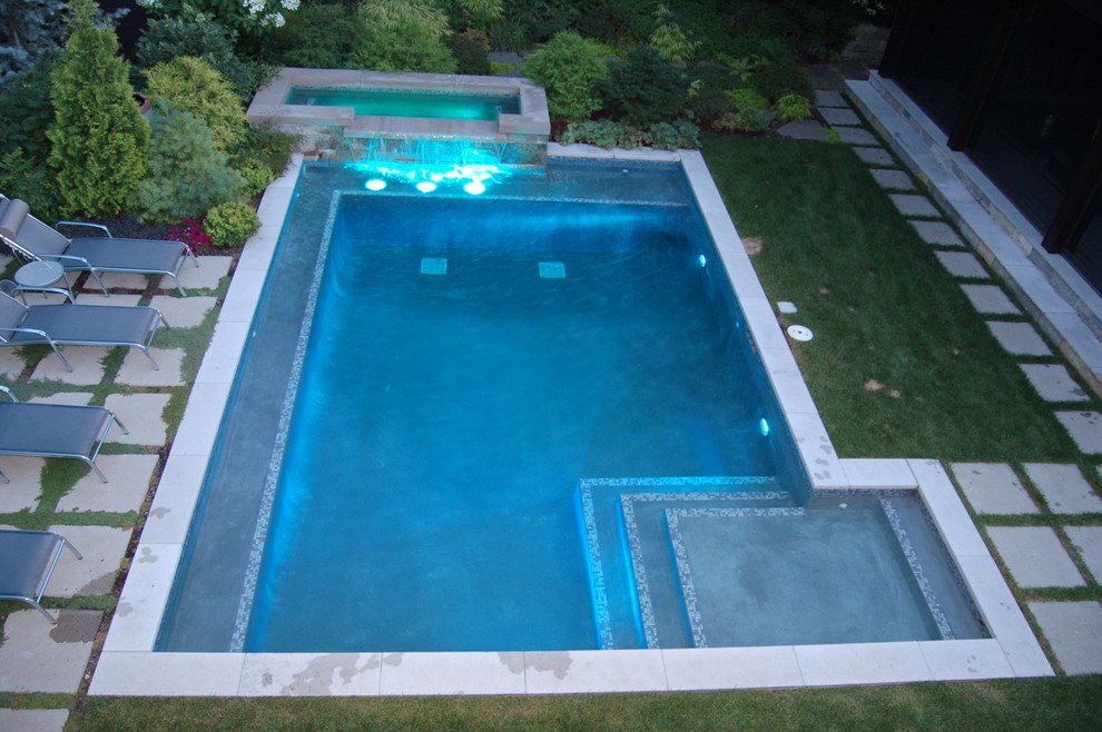 Inspiration for a modern pool in Minneapolis.