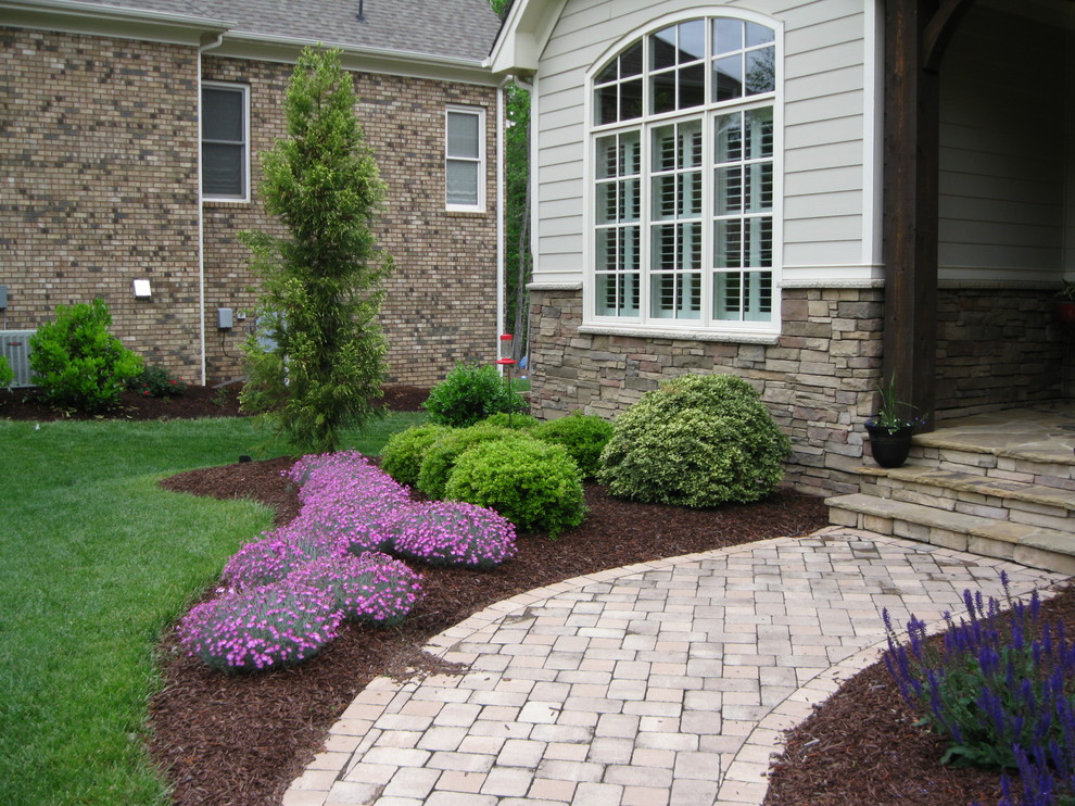 Mid-sized traditional front yard partial sun garden in Raleigh with brick pavers.