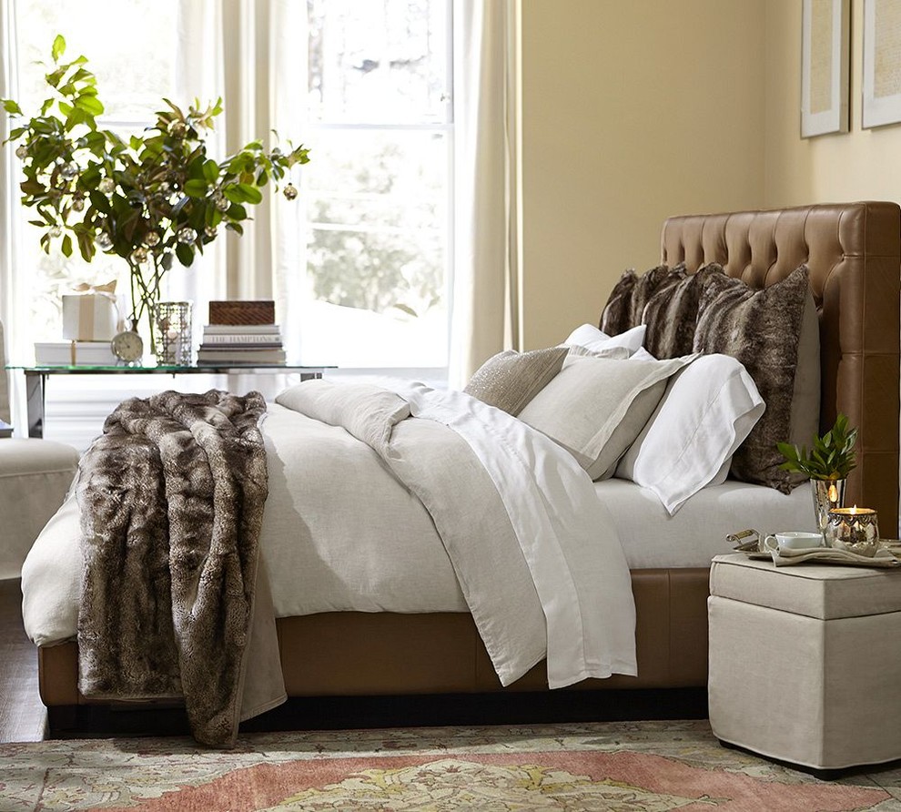 Bedroom - contemporary bedroom idea in Sacramento