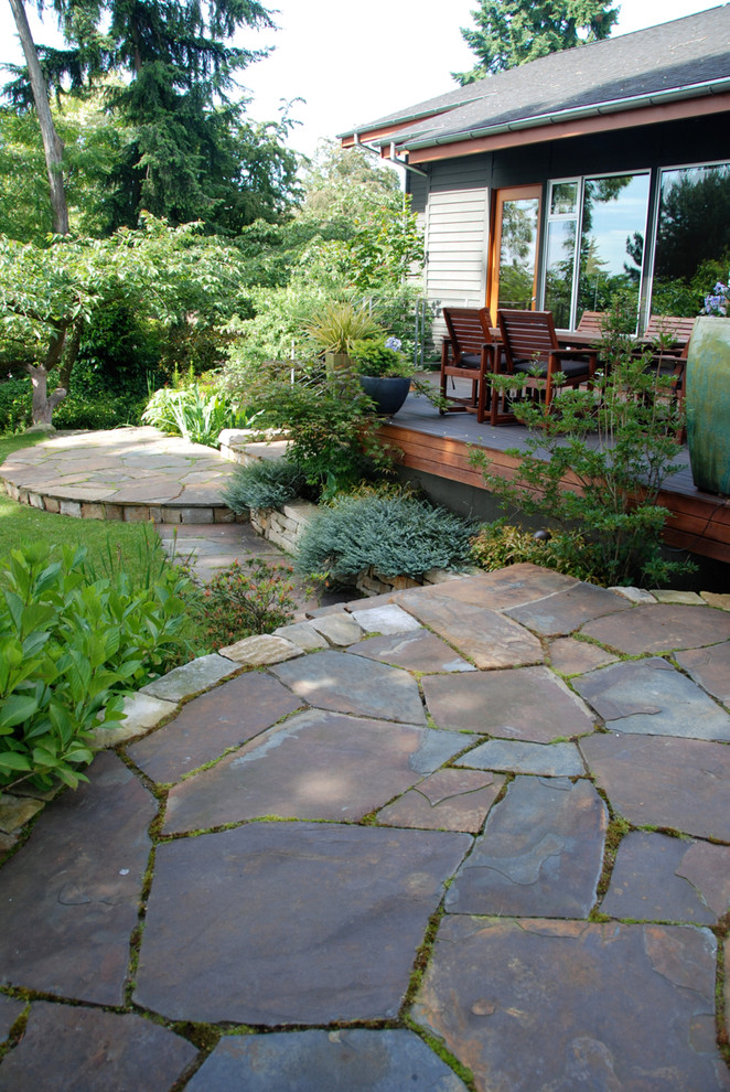 Photo of a contemporary backyard garden in Seattle.