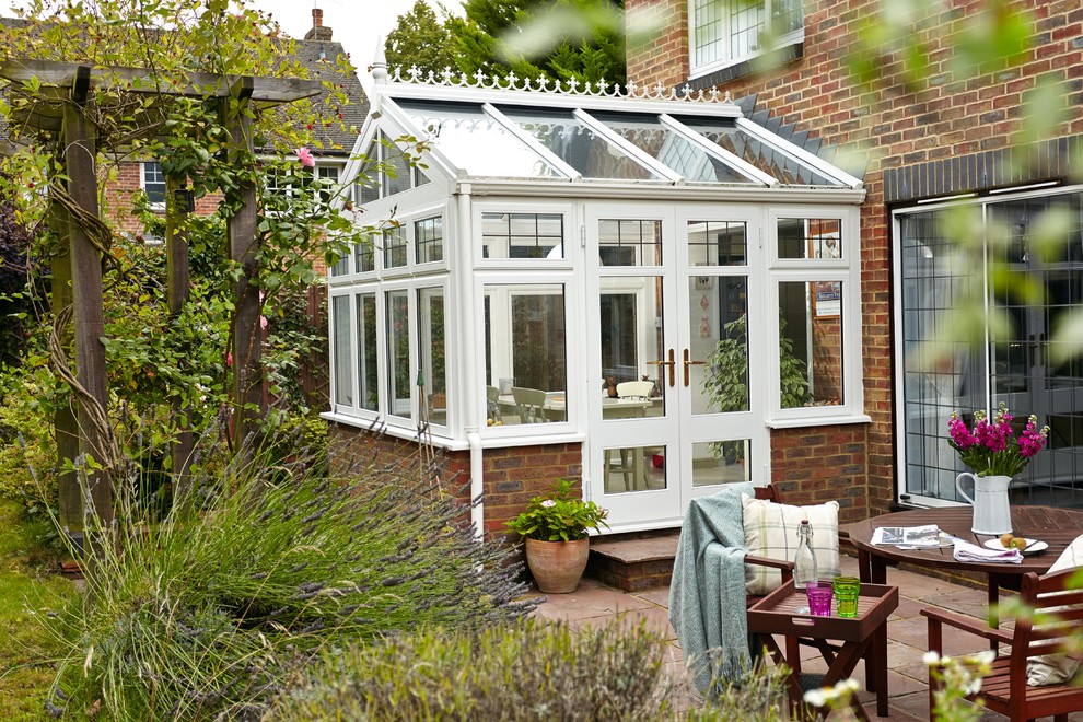 Inspiration for a contemporary sunroom in Buckinghamshire.