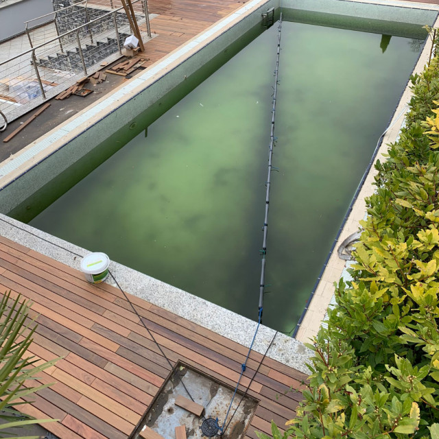 realizzazione decking piscina Ip&egrave; contemporary-deck
