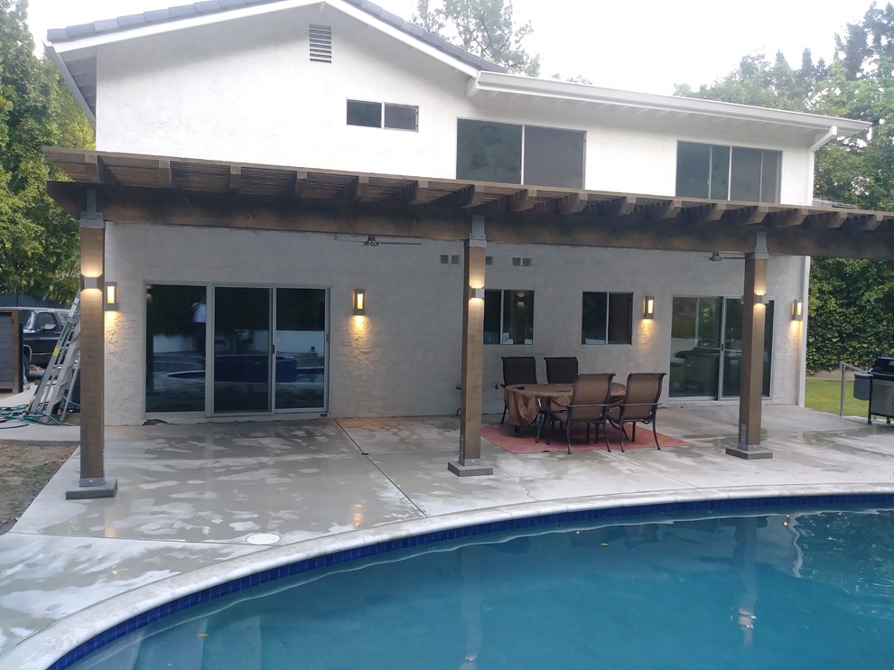 Patio - rustic patio idea in Phoenix