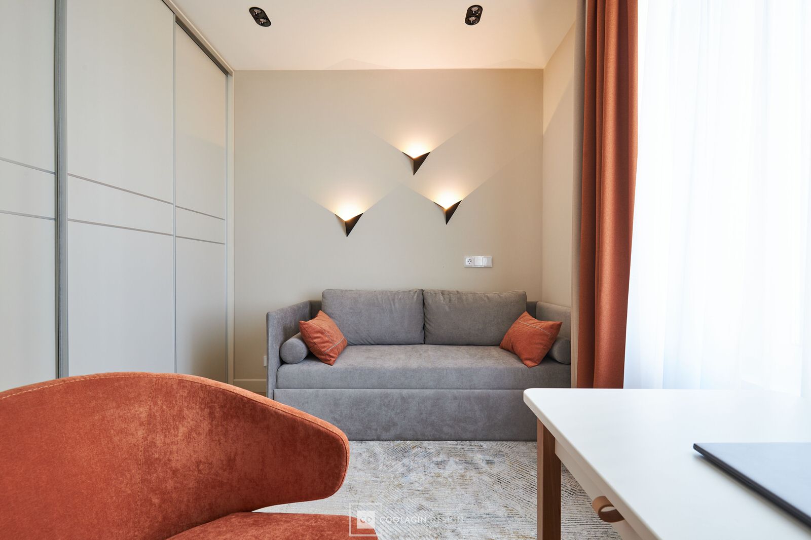 Двухкомнатная квартира с большим угловым окном