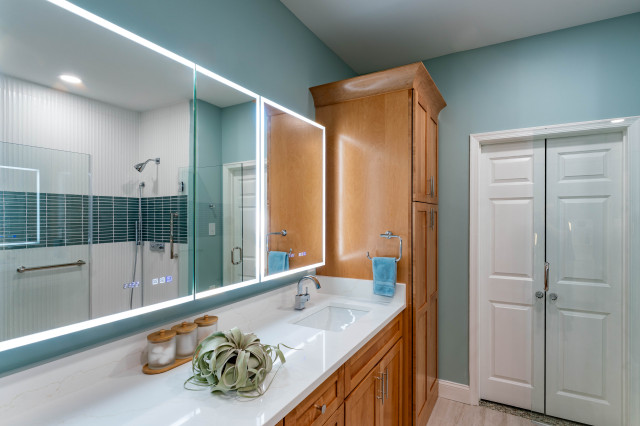 Shining Ocean Home coastal-bathroom