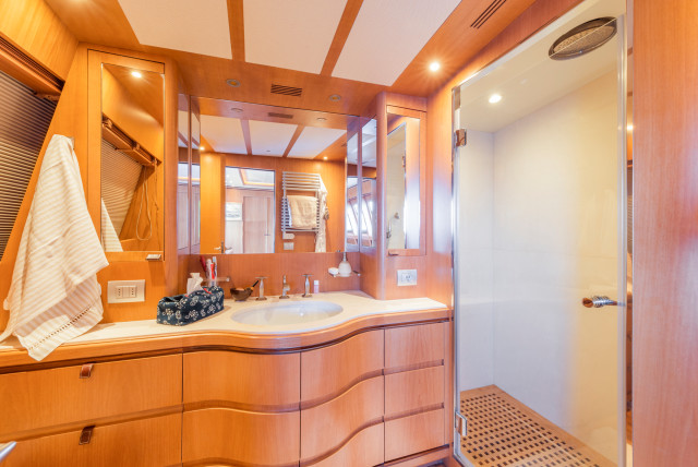 Yacht 38WJ - Bagno camera armatoriale minimalistisch-badezimmer