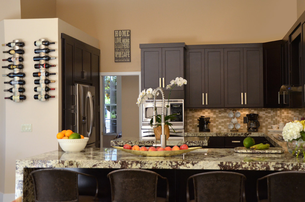 Kitchen - transitional kitchen idea in Miami