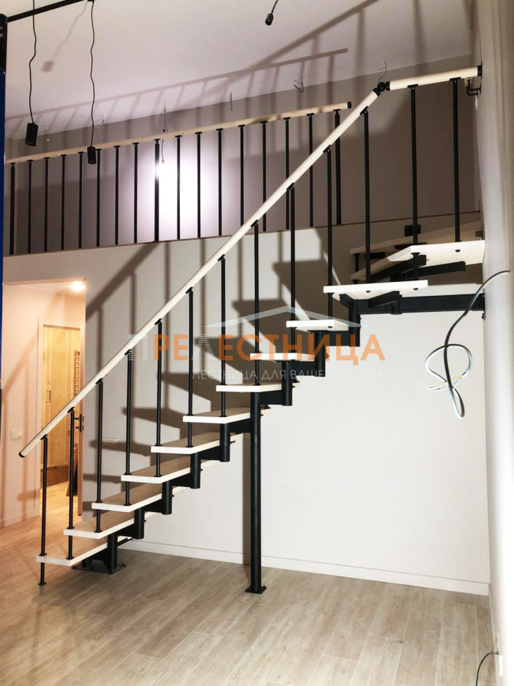 Стильная модульная лестница в квартиру
